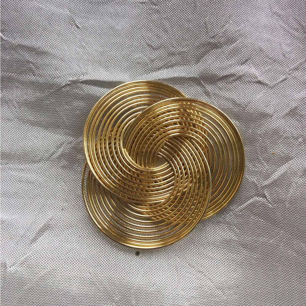 Elegant Gold tone Spiral Brooch